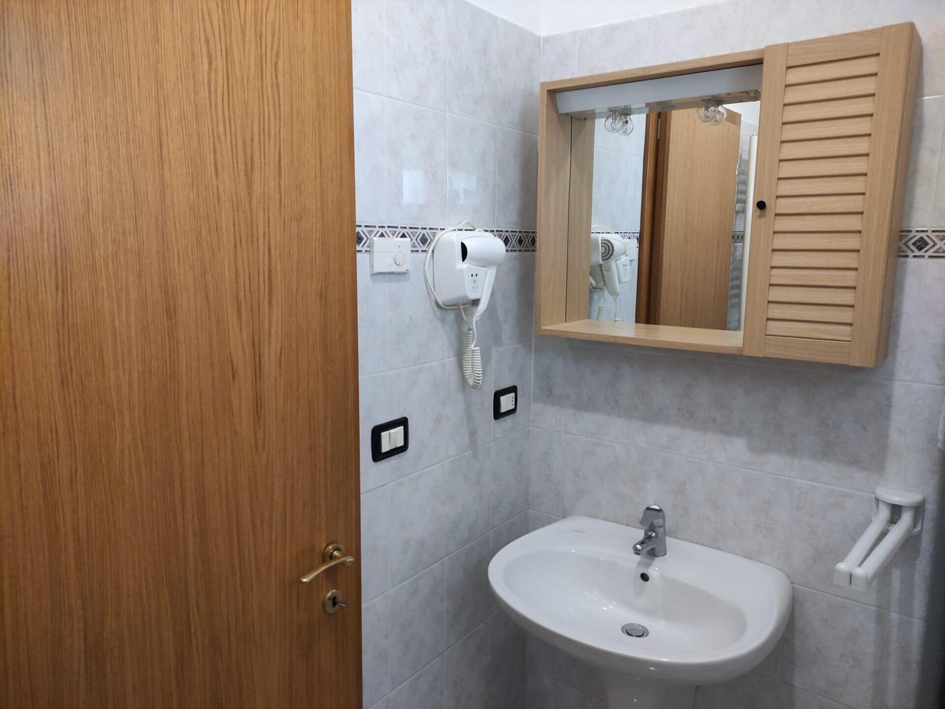 lavandino bagno Ele