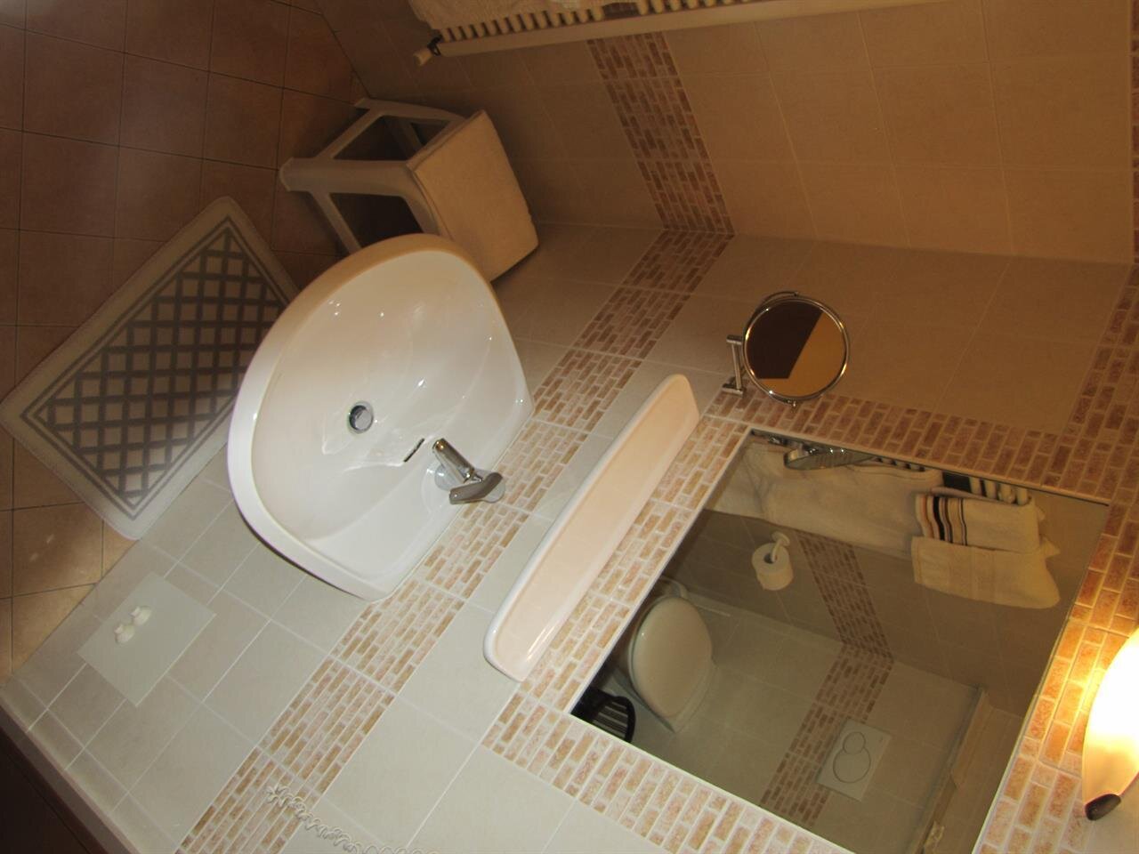 bagno in stanza con doccia