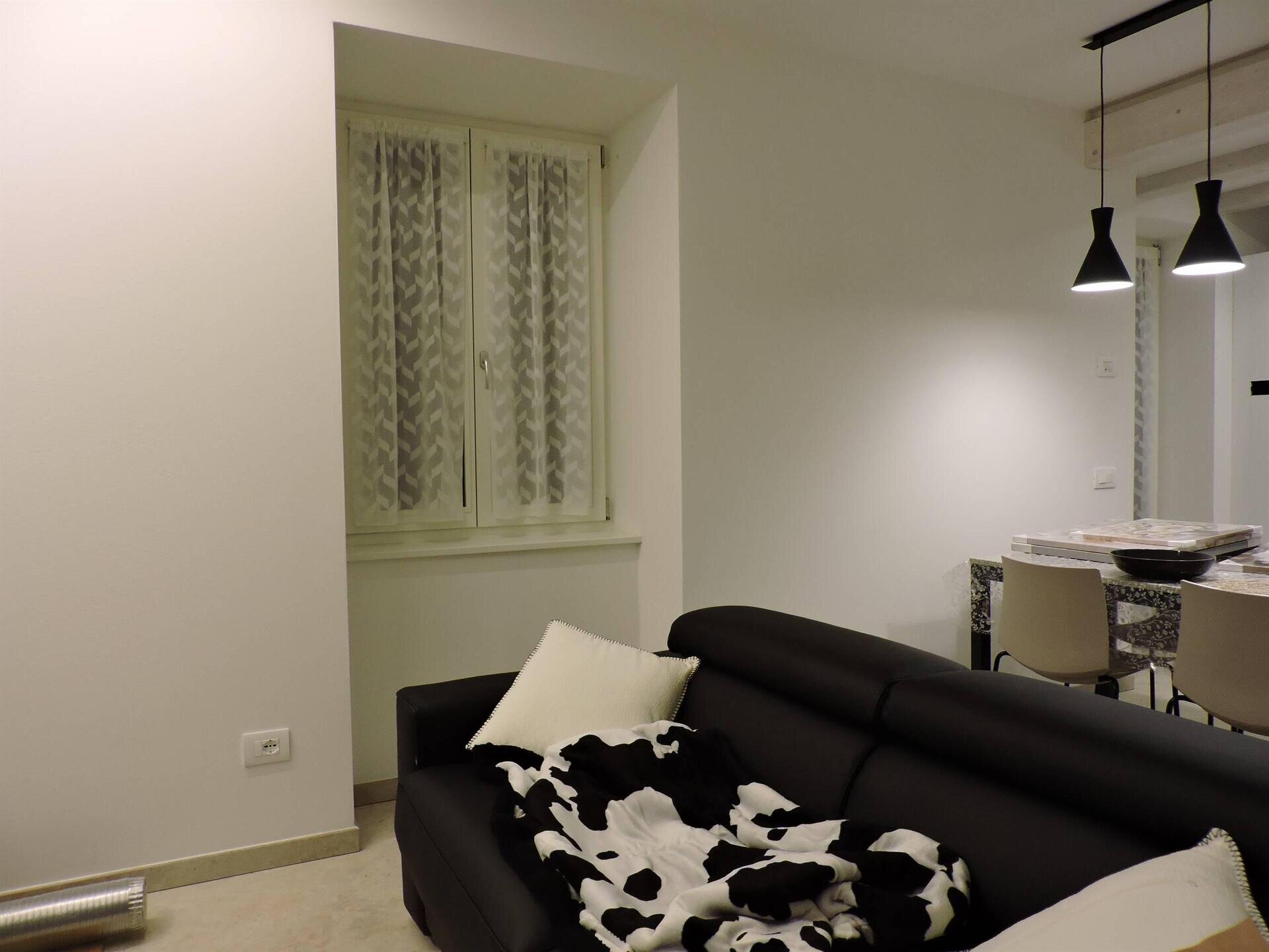 Images Trn 1 95cbe8b4 5816 4d38 8513 995e0a496e2a 99 Image