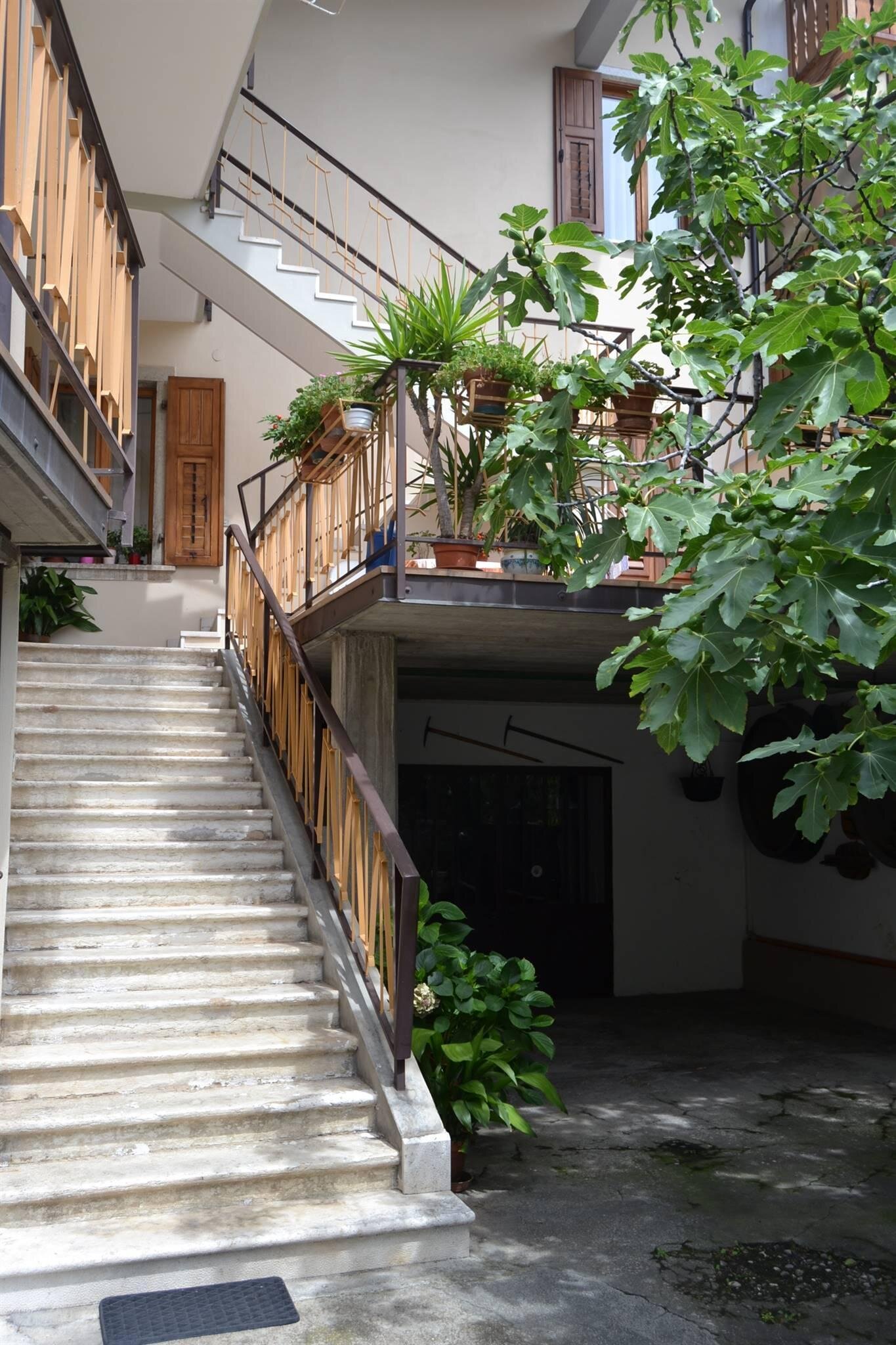 Esterno 1