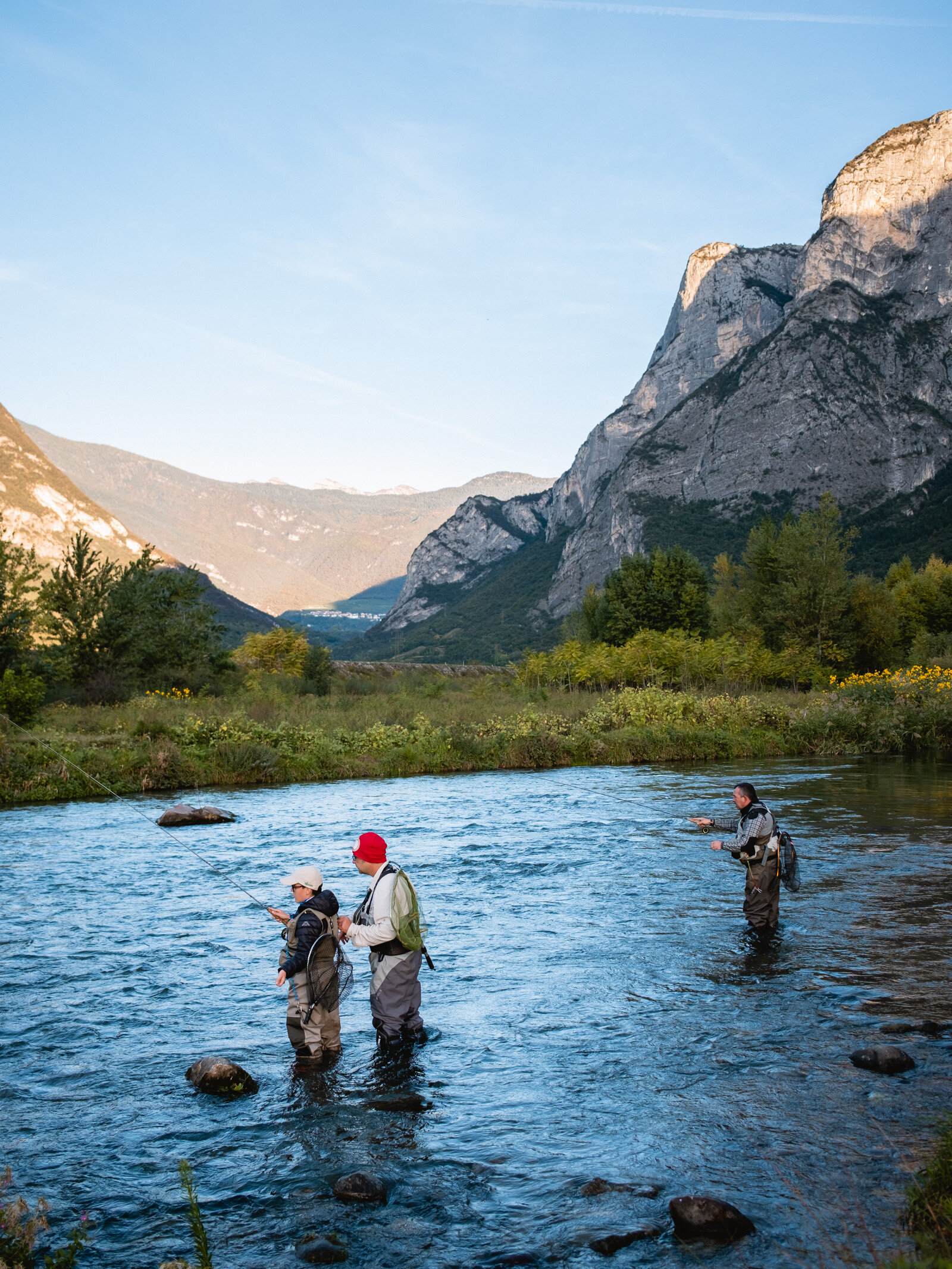 Alba sul Noce: Pesca e Colazione lungo il Fiume
