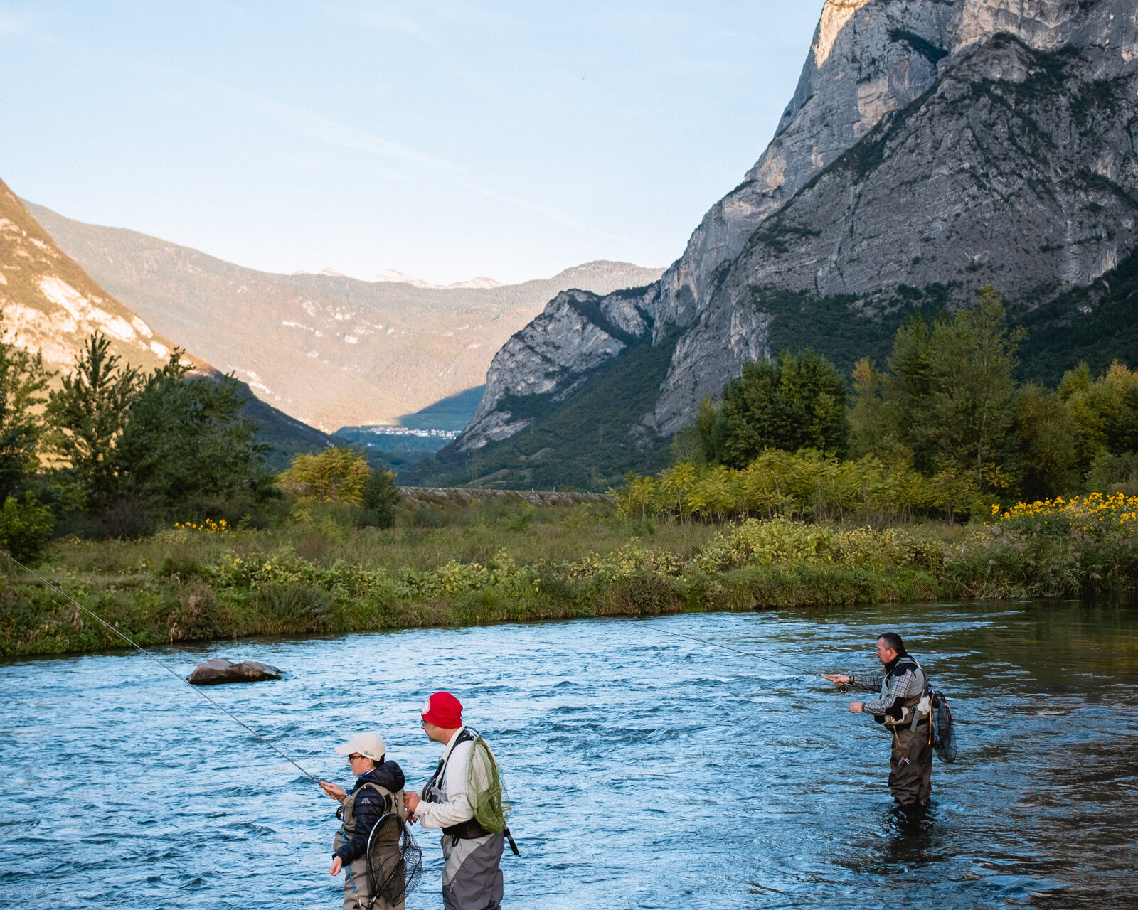 Alba sul Noce: Pesca e Colazione lungo il Fiume