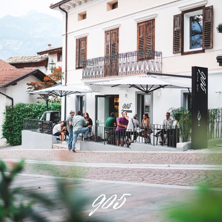 905 wine bar