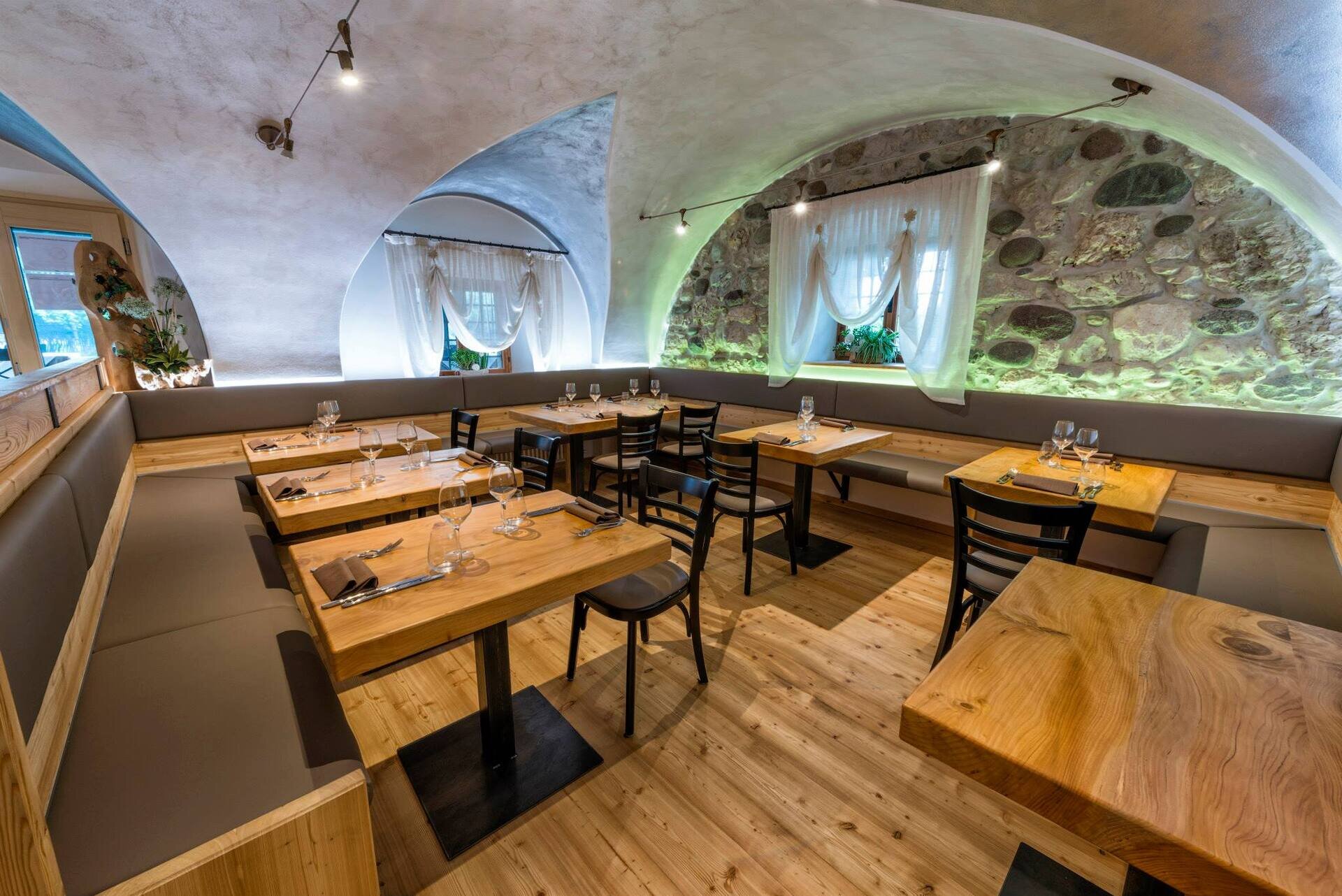 Content Dam Org 5 Images Full Rights Piana Rotaliana Gusto Elementi Ristorante Elementi Sala Interna