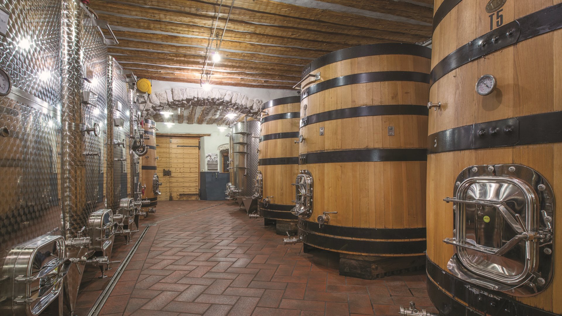 Content Dam Org 5 Images Full Rights Piana Rotaliana Shopping Cantine E Distillerie De Vescovi Ulzbach De Vescovi Ulzbach Rotaliana Michelebernardinatti 2