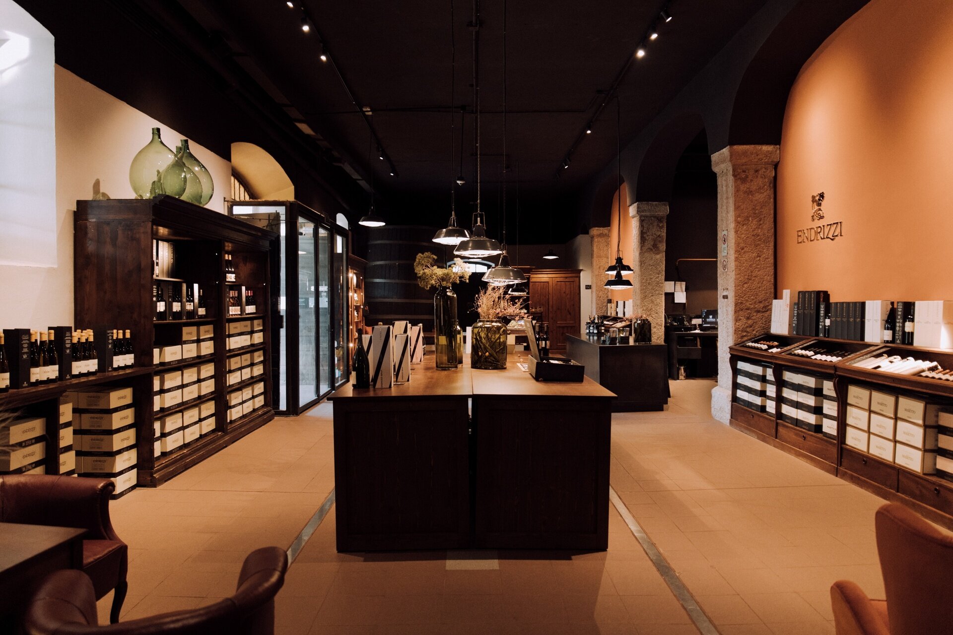 Content Dam Org 5 Images Full Rights Piana Rotaliana Shopping Cantine E Distillerie Cantina Endrizzi Endrizzi Vinoteca 2021